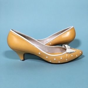 Vintage mustard yellow heels